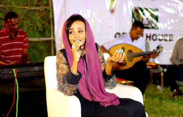الفنانة فاطمة عمر