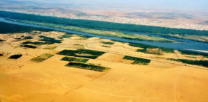 النهر والصحراء